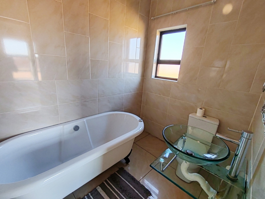 5 Bedroom Property for Sale in Grimbeeck Park North West
